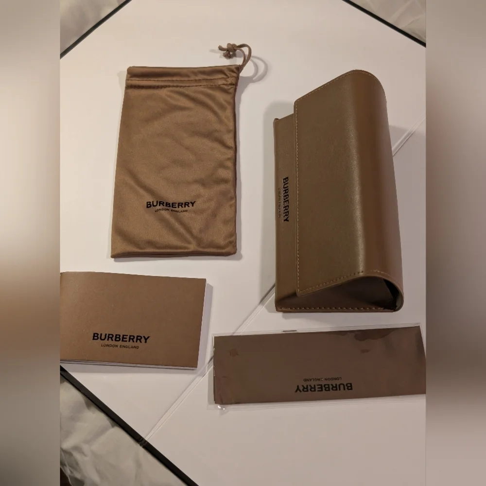 BURBERRY Camel Brown Soft Faux Leather Eyeglasses Sunglasses Magnetic Case
